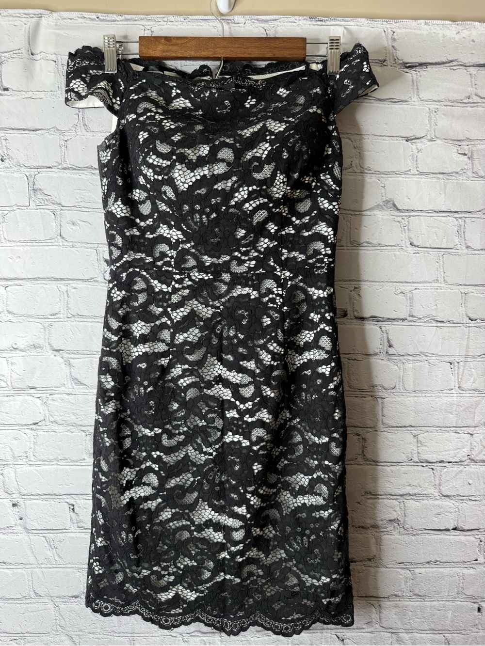 Aiden by Aiden mattox Off-Shoulder Black Lace Cocktail Dress size 0